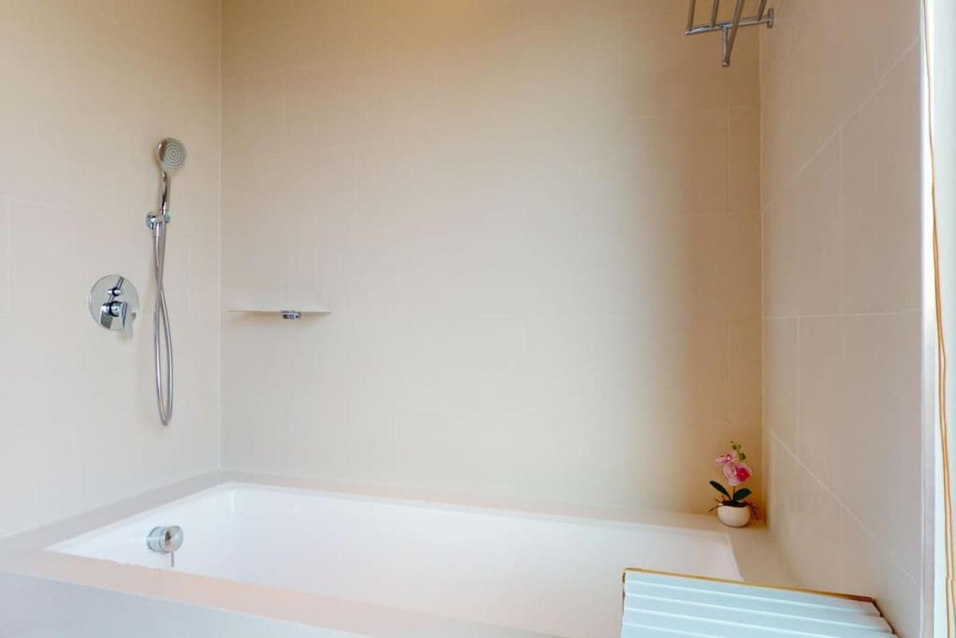 Vida - Modern Two Bedroom *